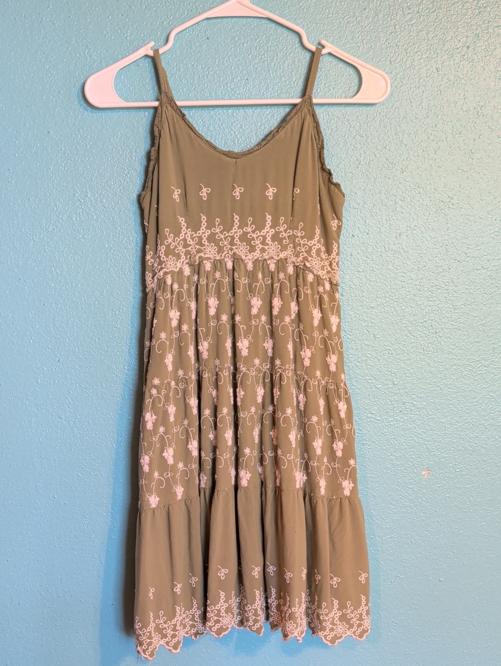 Jessica Simpson Olive Green Midi Dress with White Embroidered Floral Trim